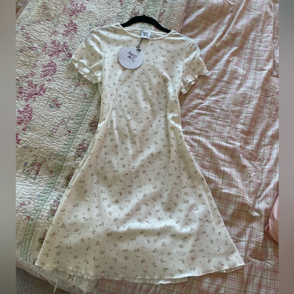 NEW W/ TAGS PrincessPolly mini-dress with flowers. Size 6.